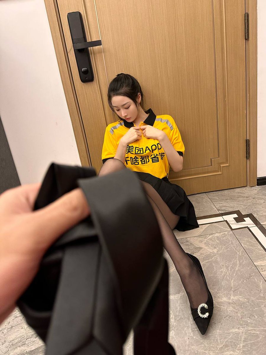 【永久专享】秀人人气模特小逗逗剧情视频 美女外卖员！【1V】