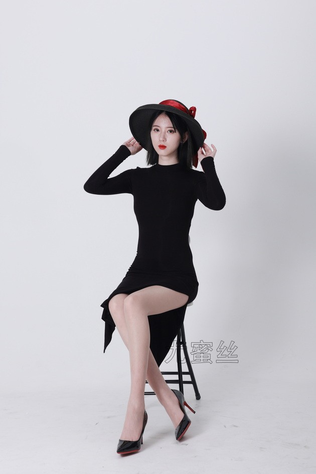 [尤蜜丝]穿搭写真 NO.107[18P／119MB]