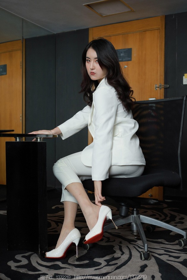 [IESS异思趣向] 2023.02.27 丝享家 1374 小宝《白色裤里丝》[86P